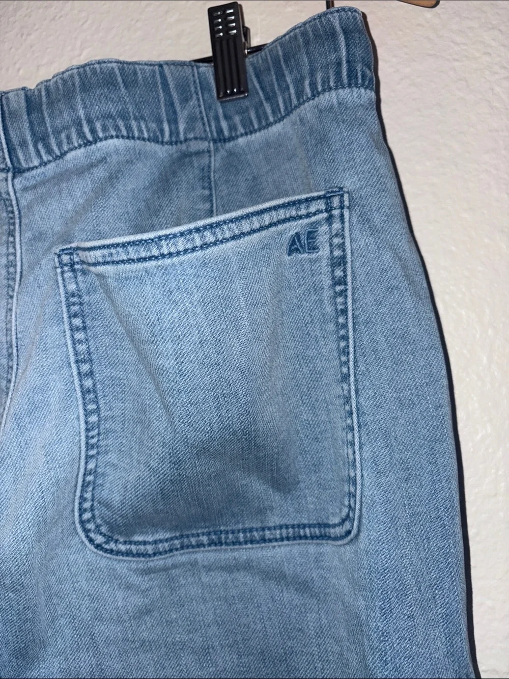 American Eagle Outfitters Light Blue Relaxed Low-Rise Jeans